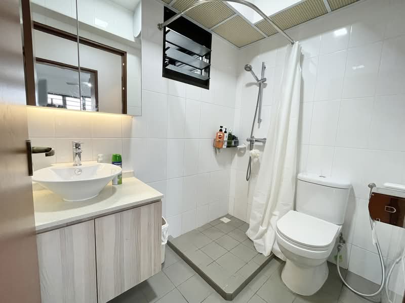 29 Ghim Moh Link, 29 Ghim Moh Link, 3 Bedrooms, 1,001 sqft, HDB Flat For Sale, by Mary Tang Ji'Ai, 24138668 - Common Bathroom - PropertyGuru.com.sg