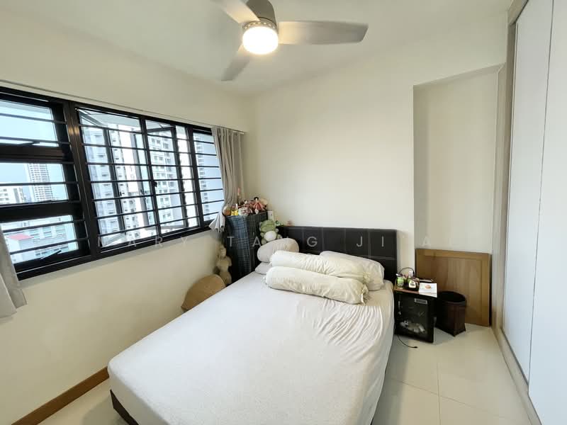 29 Ghim Moh Link, 29 Ghim Moh Link, 3 Bedrooms, 1,001 sqft, HDB Flat For Sale, by Mary Tang Ji'Ai, 24138668 - Common bedroom 1. - PropertyGuru.com.sg