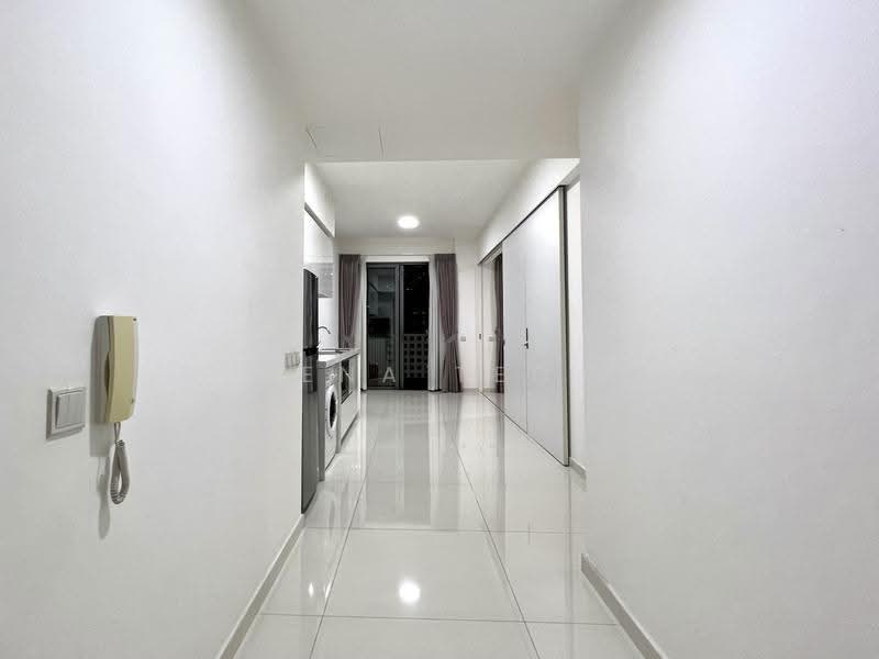Sky Habitat, 9 Bishan Street 15, Ang Mo Kio / Bishan / Thomson, 2 Bedrooms, 710 sqft, Condominium For Rent, by Ena Teo, 24140875 - Entryway to kitchen - PropertyGuru.com.sg