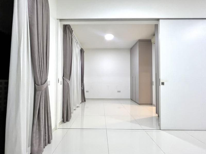 Sky Habitat, 9 Bishan Street 15, Ang Mo Kio / Bishan / Thomson, 2 Bedrooms, 710 sqft, Condominium For Rent, by Ena Teo, 24140875 - Living area towards master bedroom - PropertyGuru.com.sg