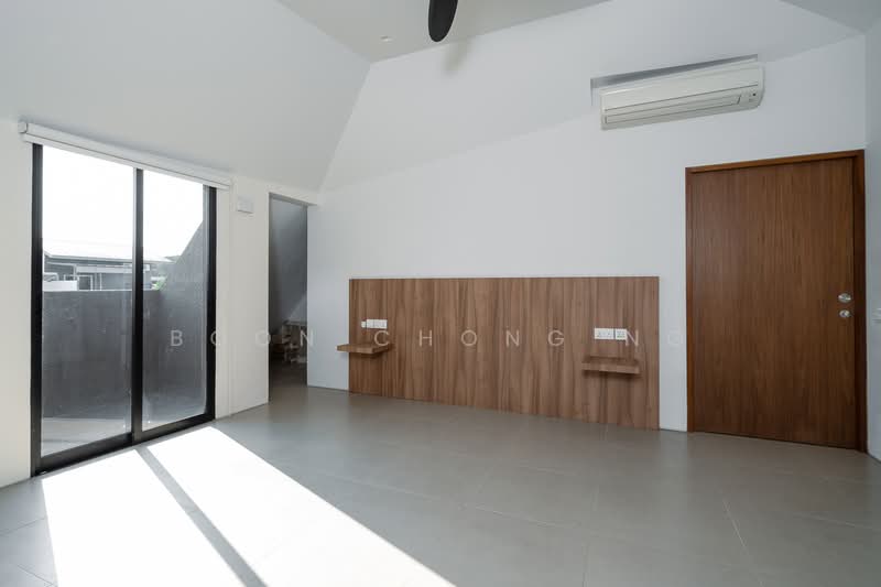 Inter-terrace at Casuarina Road, Casuarina Road, 2 Bedrooms, 2,000 sqft, Terraced House For Rent, by Boon Chong Ng, 24142147 - PropertyGuru.com.sg