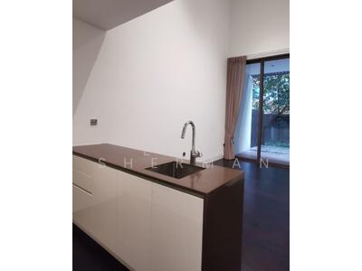 For Rent - Lloyd SixtyFive