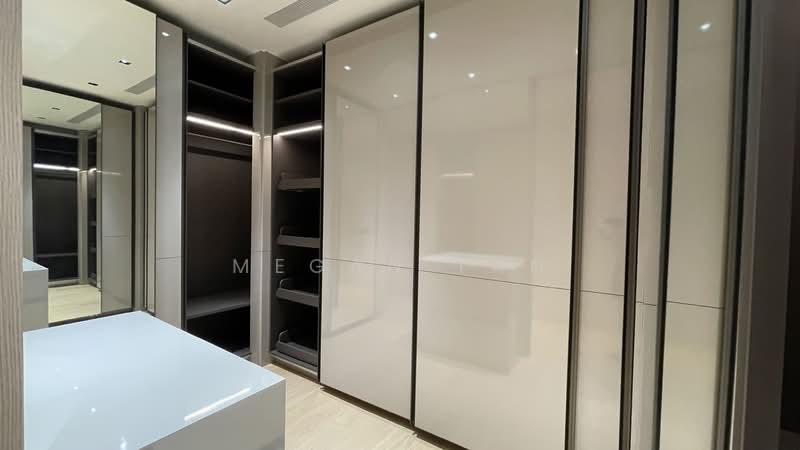 Dalkeith/Harlyn/Berrima Detached D11, , 7 Bedrooms, 7,800 sqft, Detached House For Rent, by Megan Tan, 24143284 - Junior ensuite walk in wardrobe - PropertyGuru.com.sg