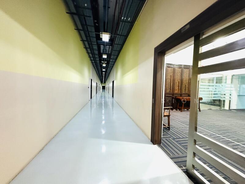 HIGH CEILING BUSINESS SPACE OFF BENDEMEER MRT. Suits Most Business Operations. 1 min walk MRT, Size:3500, 5000, 6000~10k sf CONTACT: +65-96881177, 8,000 sqft, Light Industrial (B1) For Rent, by ADRIAN, 24146994 - High Ceiling with fire rated door, epoxy floor - CommercialGuru.com.sg