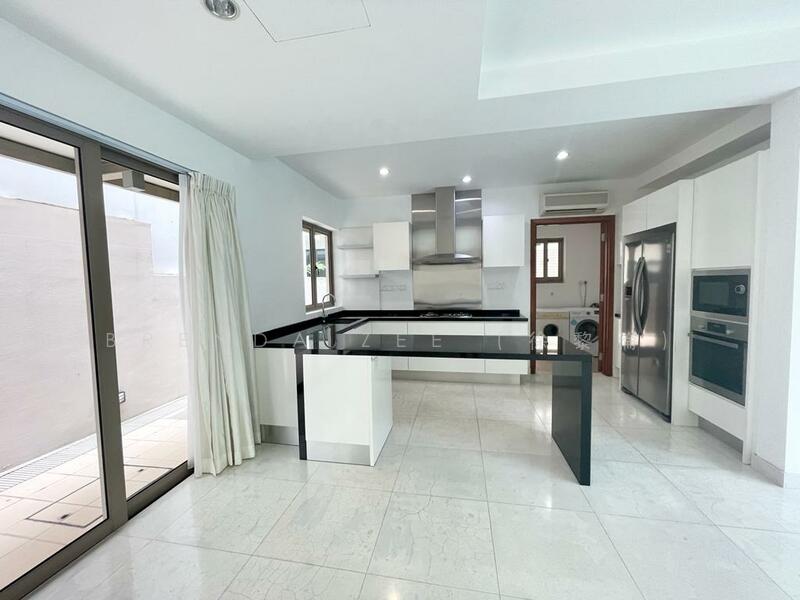 For Rent, Detached House at Duchess Avenue