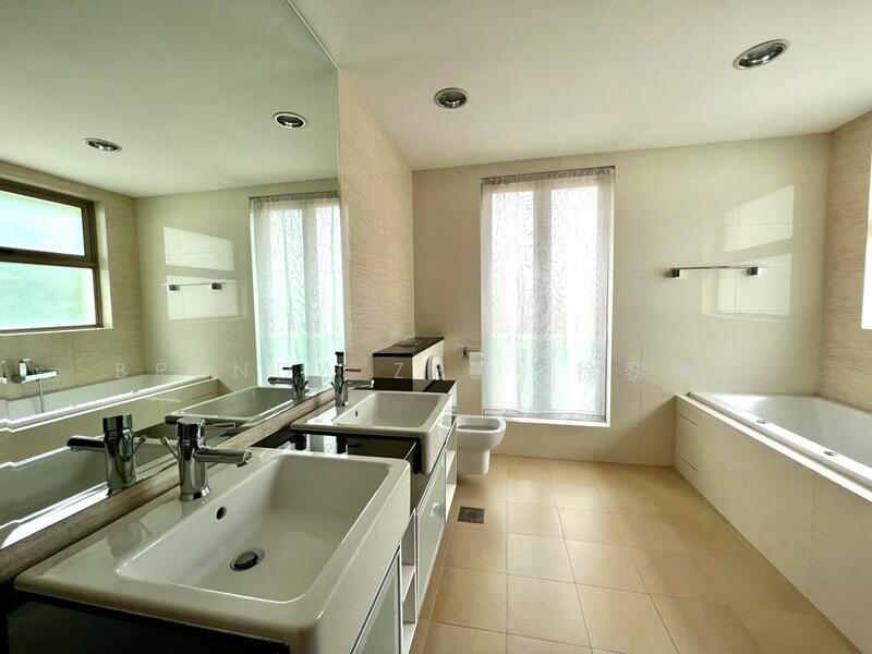 For Rent, Detached House at Duchess Avenue