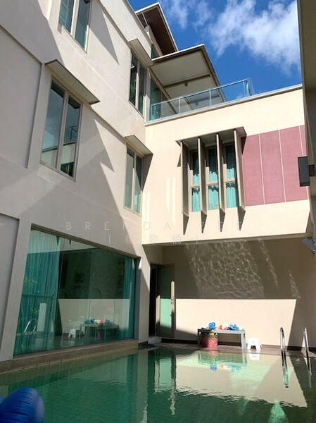 For Rent, Detached House at Duchess Avenue