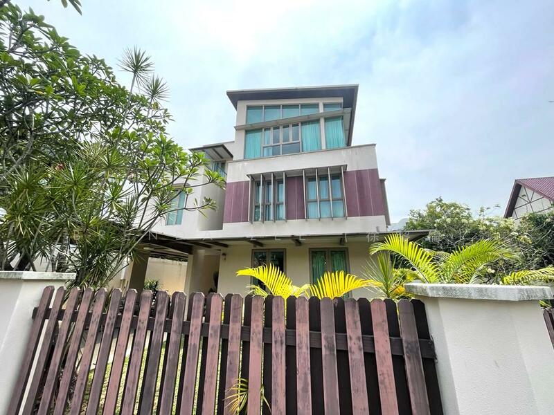 For Rent, Detached House at Duchess Avenue