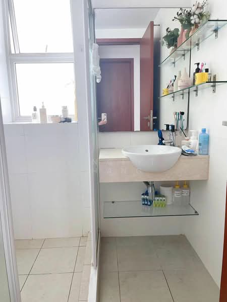 La Casa Condominium For Sale at S$ 1,350,000 | PropertyGuru Singapore