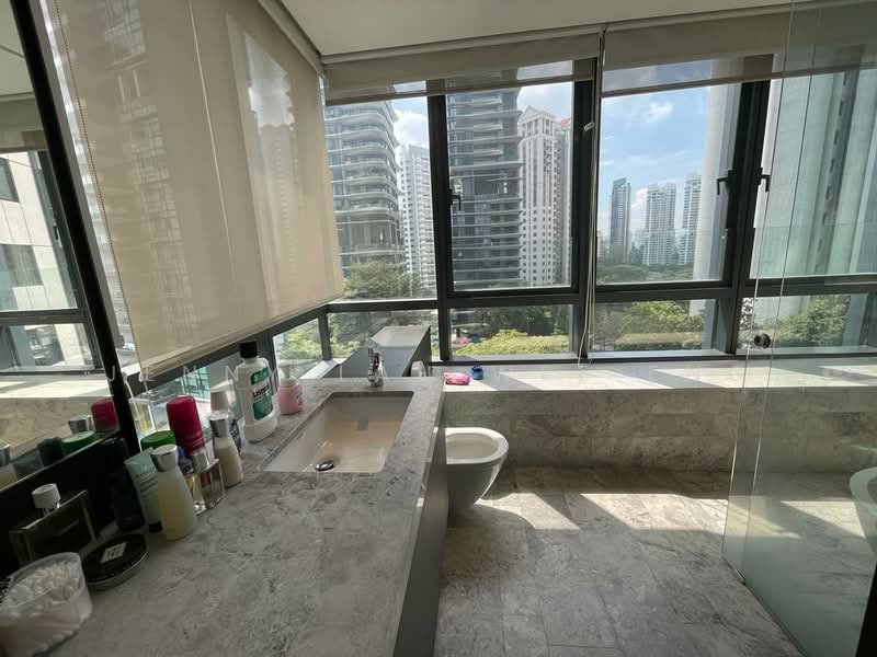 OUE Twin Peaks, 33 Leonie Hill Road, 3 Bedrooms, 1,604 sqft, Condominium For Sale, by Jenny Lau Wee Eng, 24154288 - Master bath  - PropertyGuru.com.sg