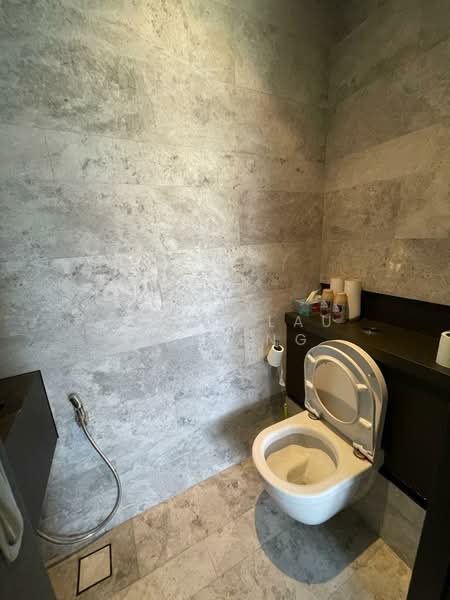 OUE Twin Peaks, 33 Leonie Hill Road, 3 Bedrooms, 1,604 sqft, Condominium For Sale, by Jenny Lau Wee Eng, 24154288 - Powder room  - PropertyGuru.com.sg