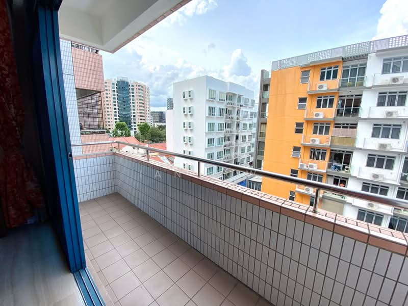 Palm Lodge, 6 Lorong 37 Geylang, Eunos / Geylang / Paya Lebar, 4 Bedrooms, 1,593 sqft, Apartment For Rent, by Ian Low, 24159881 - Good size balcony - PropertyGuru.com.sg