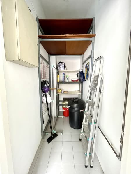 Palm Lodge, 6 Lorong 37 Geylang, Eunos / Geylang / Paya Lebar, 4 Bedrooms, 1,593 sqft, Apartment For Rent, by Ian Low, 24159881 - Storeroom - PropertyGuru.com.sg