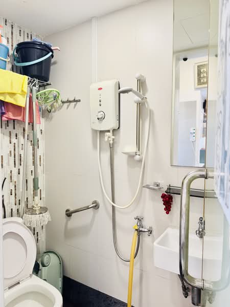 Ballota Park Condo, 162 Mariam Way, 3 Bedrooms, 1,346 sqft, Condominium For Sale, by Leia E Tan, 24160571 - Kitchen Bathroom - PropertyGuru.com.sg