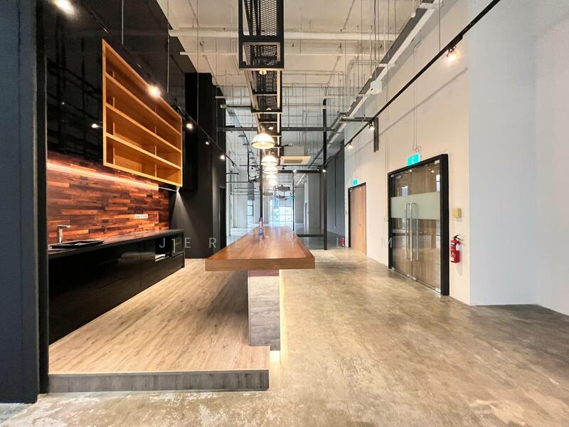 Vibrant Fittings, Near Pasir Panjang MRT! Extremely Well Configured