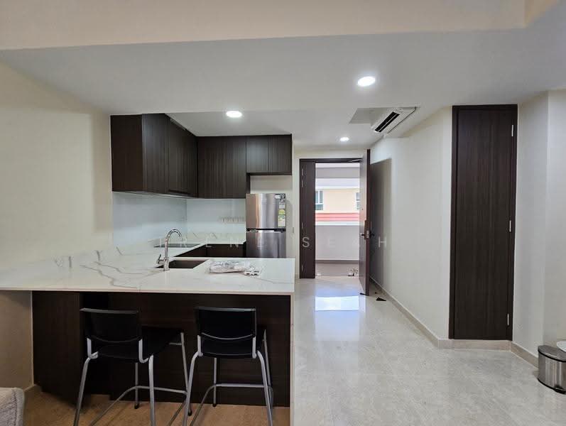 Residence Twenty-Two, 246 Telok Kurau Road, East Coast / Marine Parade, 1 Bedroom, 495 sqft, Condominium For Rent, by Irene Seah, 24163035 - Open Kitchen with bar counter for dining - PropertyGuru.com.sg