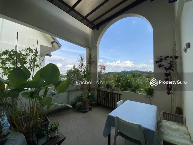 Nice balcony for alfresco dining