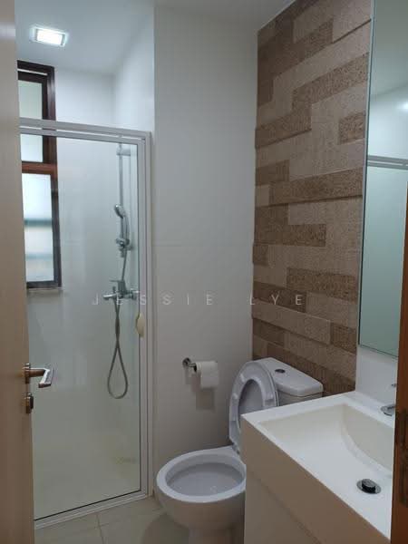 Varsity Park Condominium, 38 West Coast Road, Buona Vista / West Coast / Clementi New Town, 2 Bedrooms, 1,130 sqft, Condominium For Rent, by Jessie Lye, 24171672 - Bathroom - PropertyGuru.com.sg