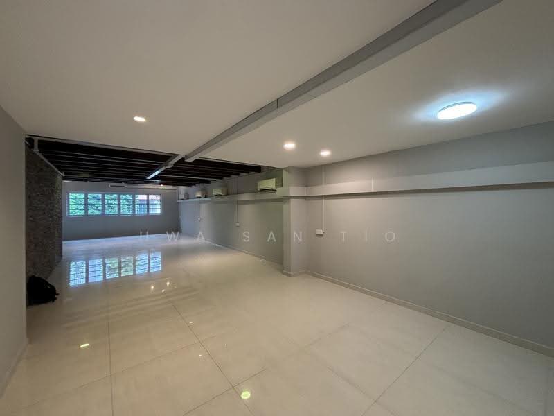 ❤️Shophouse ⭐Cheap ⭐Bright ⭐High ceiling ⭐next to uob plaza ⭐minutes to MRT @ Circular Road, Circular Road, Boat Quay / Raffles Place / Marina, 1,690 sqft, Shop / Shophouse For Rent, by Hwa San TIO, 24174990 - CommercialGuru.com.sg