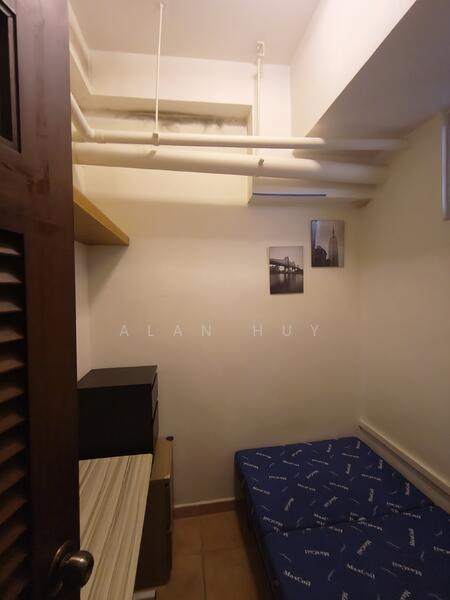 For Rent - UE Square