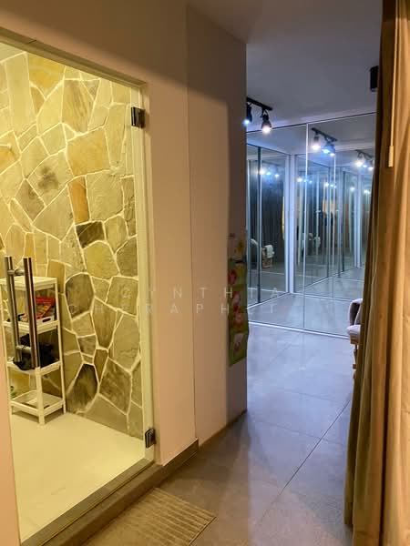 459 Clementi Avenue 3, 459 Clementi Avenue 3, 2 Bedrooms, 1,184 sqft, HDB Flat For Rent, by Cynthia Cheraphlin Lee Kwai Hoe, 24177447 - Entrance to Masterbedroom
Walk in wardrobe + Attached Bathroom - PropertyGuru.com.sg