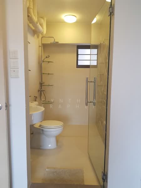459 Clementi Avenue 3, 459 Clementi Avenue 3, 2 Bedrooms, 1,184 sqft, HDB Flat For Rent, by Cynthia Cheraphlin Lee Kwai Hoe, 24177447 - Bathroom - PropertyGuru.com.sg
