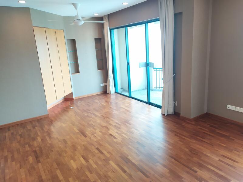 Palm Spring Condominium For Sale at S$ 7,000,000 | PropertyGuru Singapore - master suite (upper floor)