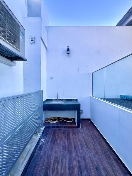 Eon Shenton, 70 Shenton Way, 2 Bedrooms, 1,045 sqft, Condominium For Rent, by Terence Tee (郑志翔), 24181910 - PropertyGuru.com.sg