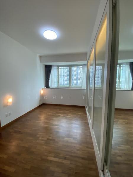 Queens, 16 Stirling Road, Alexandra / Commonwealth, 3 Bedrooms, 1,184 sqft, Condominium For Rent, by Rachel Tan, 24182965 - Master bedroom - PropertyGuru.com.sg