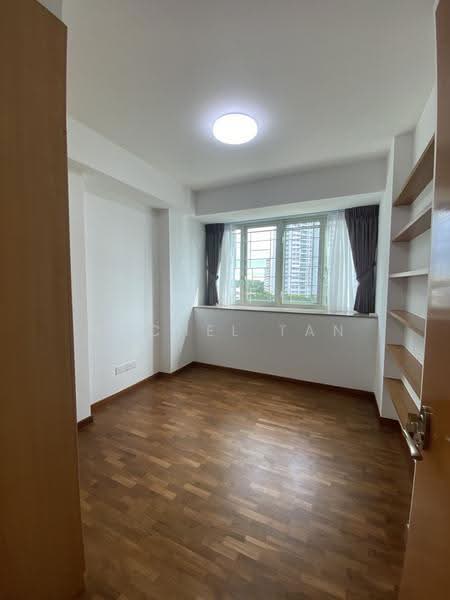 Queens, 16 Stirling Road, Alexandra / Commonwealth, 3 Bedrooms, 1,184 sqft, Condominium For Rent, by Rachel Tan, 24182965 - PropertyGuru.com.sg