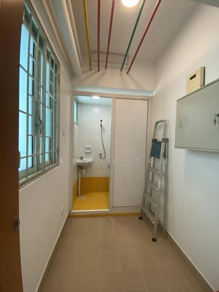 Queens, 16 Stirling Road, Alexandra / Commonwealth, 3 Bedrooms, 1,184 sqft, Condominium For Rent, by Rachel Tan, 24182965 - Helper’s room - PropertyGuru.com.sg