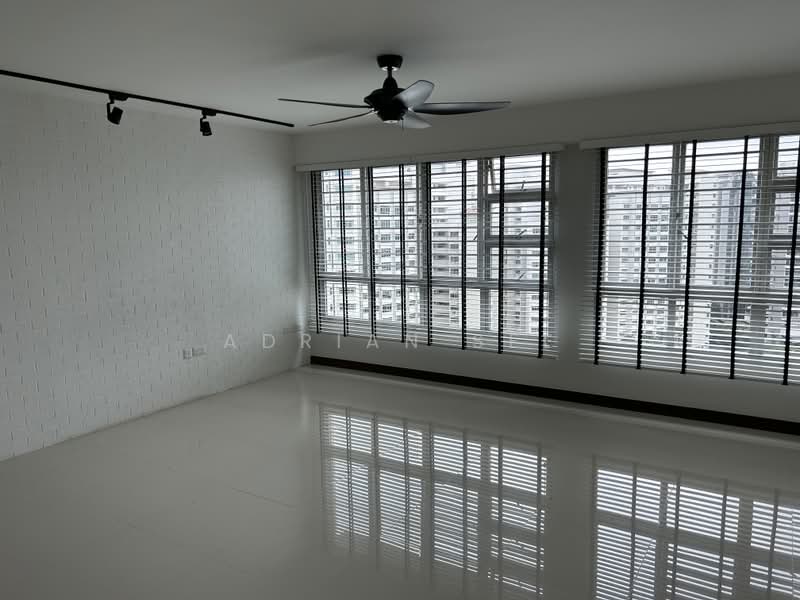 473A Upper Serangoon Crescent, 473A Upper Serangoon Crescent, 3 Bedrooms, 1,216 sqft, HDB Flat For Rent, by Adrian See, 24184703 - Living Room (left) - PropertyGuru.com.sg