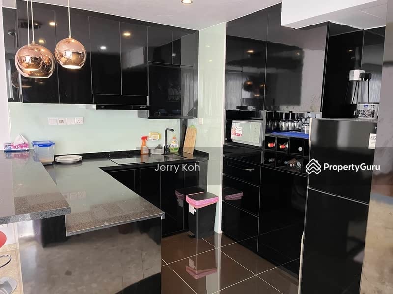 For Rent - UE Square