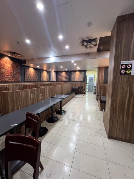 Lucky Plaza, 304 Orchard Road, 884 sqft, Mall Shop For Rent, by Delia Woo Pei Yin, 24191936 - CommercialGuru.com.sg