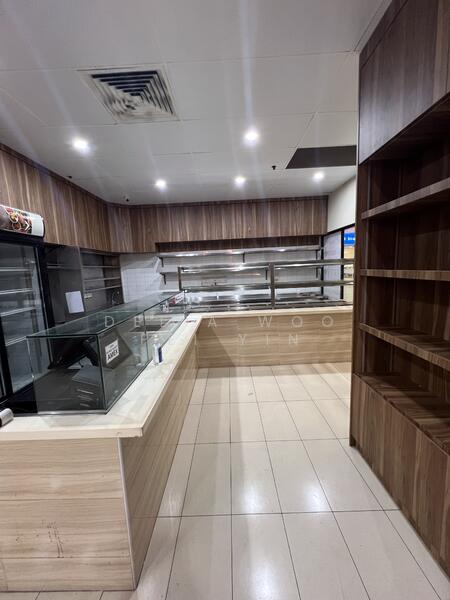 Lucky Plaza, 304 Orchard Road, 884 sqft, Mall Shop For Rent, by Delia Woo Pei Yin, 24191936 - CommercialGuru.com.sg