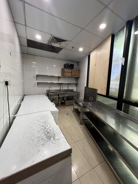 Lucky Plaza, 304 Orchard Road, 884 sqft, Mall Shop For Rent, by Delia Woo Pei Yin, 24191936 - CommercialGuru.com.sg