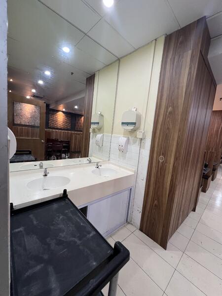 Lucky Plaza, 304 Orchard Road, 884 sqft, Mall Shop For Rent, by Delia Woo Pei Yin, 24191936 - CommercialGuru.com.sg