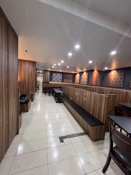 Lucky Plaza, 304 Orchard Road, 884 sqft, Mall Shop For Rent, by Delia Woo Pei Yin, 24191936 - CommercialGuru.com.sg
