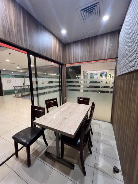 Lucky Plaza, 304 Orchard Road, 884 sqft, Mall Shop For Rent, by Delia Woo Pei Yin, 24191936 - CommercialGuru.com.sg