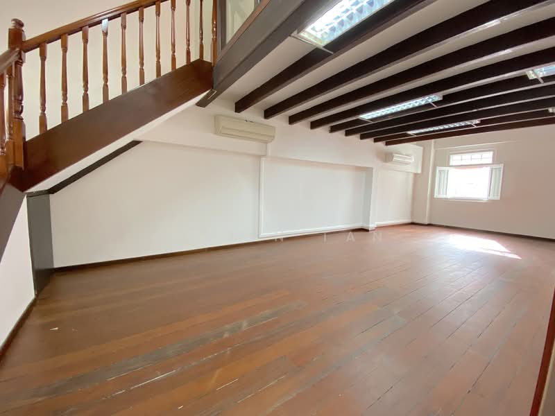 Tras Street Shophouse. Near Tanjong Pagar MRT and Maxwell MRT, Tras Street/ Duxton Hill/ Duxton Road, 1,200 sqft, Office For Rent, by Vivien Tan, 24192097 - CommercialGuru.com.sg