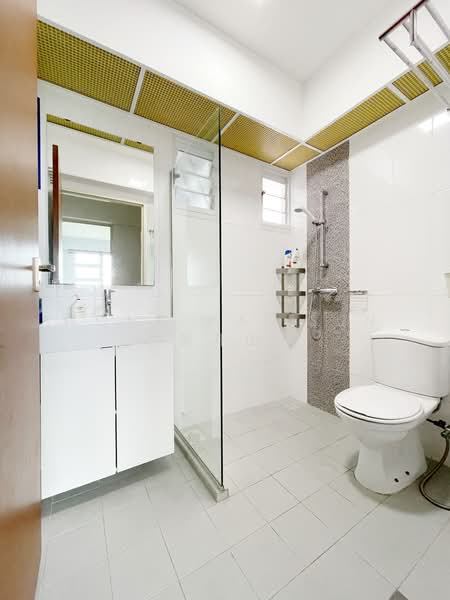 256A Sumang Walk, 256A Sumang Walk, 3 Bedrooms, 1,001 sqft, HDB Flat For Rent, by Wong Kai Sun  黄开山, 24192606 - Common Bathroom - PropertyGuru.com.sg