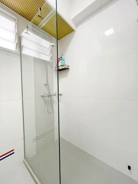 256A Sumang Walk, 256A Sumang Walk, 3 Bedrooms, 1,001 sqft, HDB Flat For Rent, by Wong Kai Sun  黄开山, 24192606 - Master Bathroom - PropertyGuru.com.sg