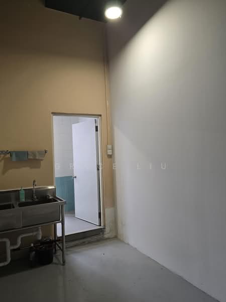 Toh Guan Centre, 21 Toh Guan Road East, 1,200 sqft, Factory / Workshop (B2) For Rent, by Grace Liu, 24193720 - CommercialGuru.com.sg