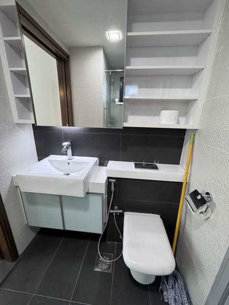 iSuites @ Palm, 24 GLASGOW ROAD, Hougang / Punggol / Sengkang, 2 Bedrooms, 635 sqft, Condominium For Rent, by Chia Jin Tai Andy, 24196633 - Clean and spacious toilet with bidet. - PropertyGuru.com.sg
