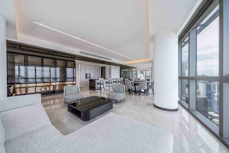 enormous floorplan for entertainment