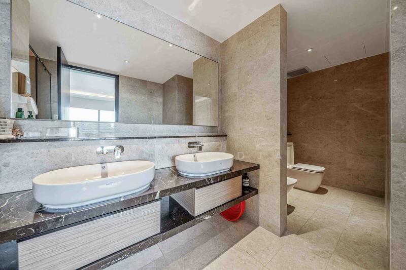 luxurious master bathroom