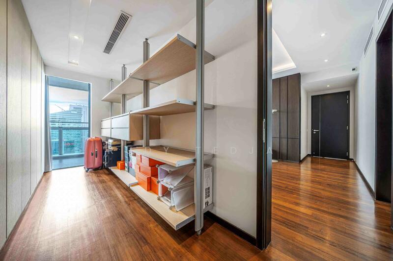 walkin closet