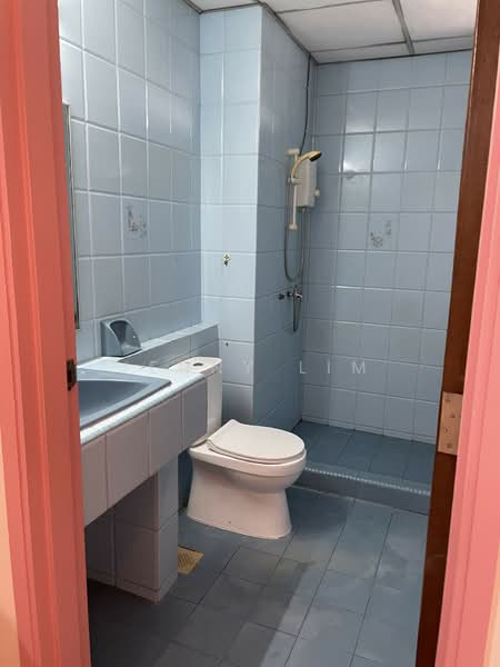 Far Horizon Gardens, 9 Ang Mo Kio Avenue 9, 2 Bedrooms, 1,151 sqft, Condominium For Rent, by Jenny Lim, 24200063 - Master Bathroom - PropertyGuru.com.sg