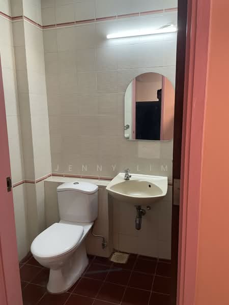 Far Horizon Gardens, 9 Ang Mo Kio Avenue 9, 2 Bedrooms, 1,151 sqft, Condominium For Rent, by Jenny Lim, 24200063 - Common Bathroom - PropertyGuru.com.sg