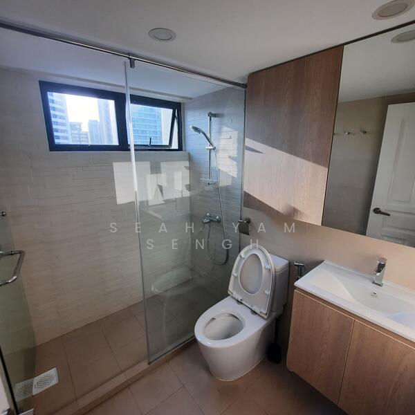 For Rent - Lucky Plaza